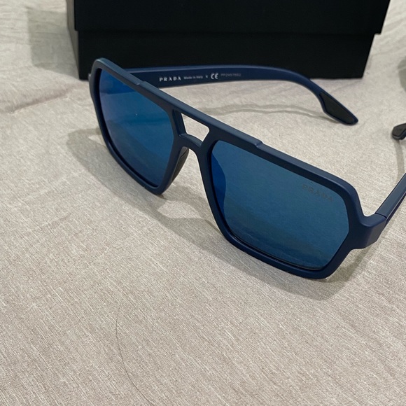Prada sunglasses - Picture 2 of 4